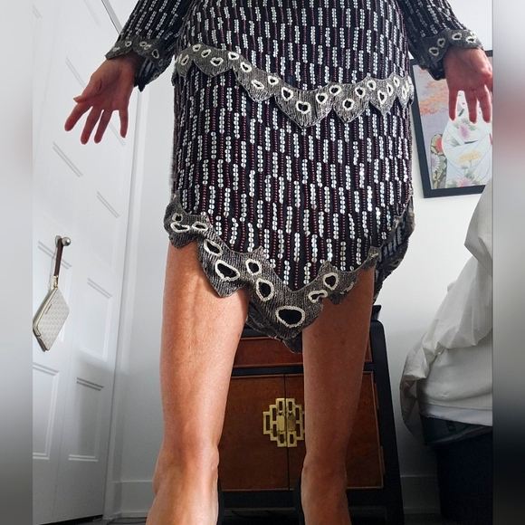 Dress with sequins and pearls - Picture 2 of 13